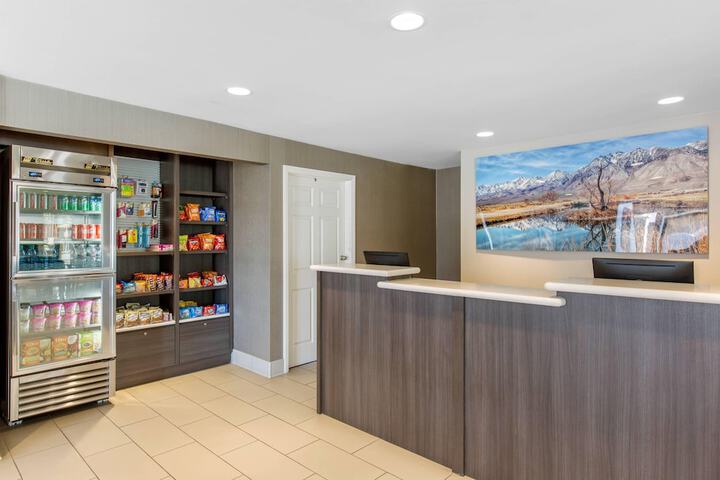 Entrance & Lobby