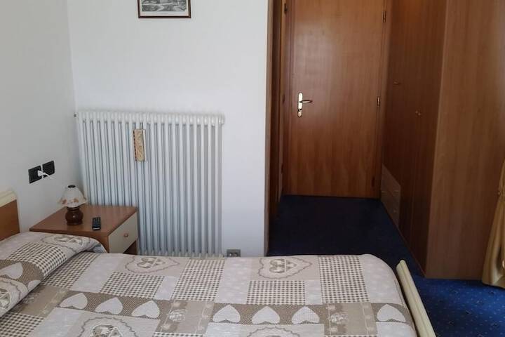 Room 6 of 33