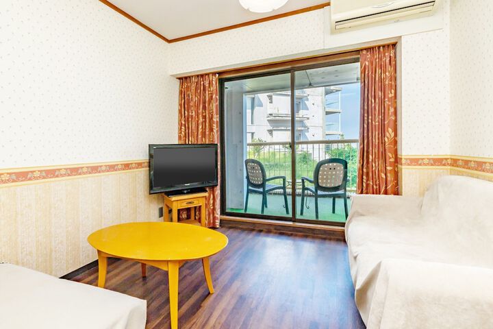 Room 27 of 47