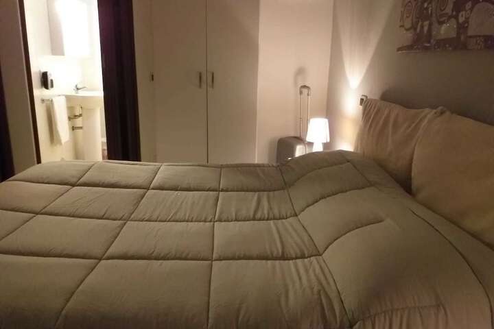 Room 7 of 9