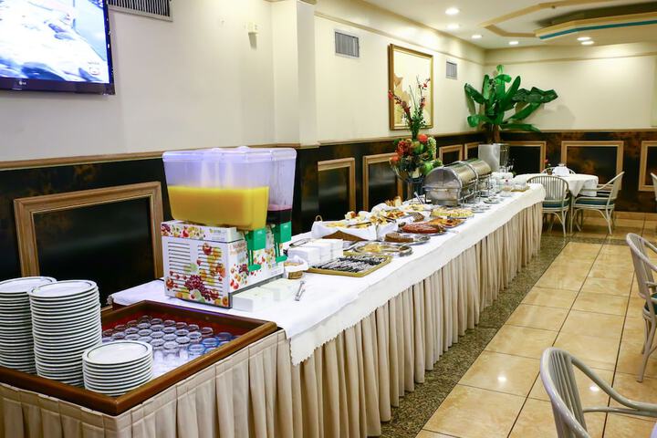 Breakfast/Coffee Service 13 of 27