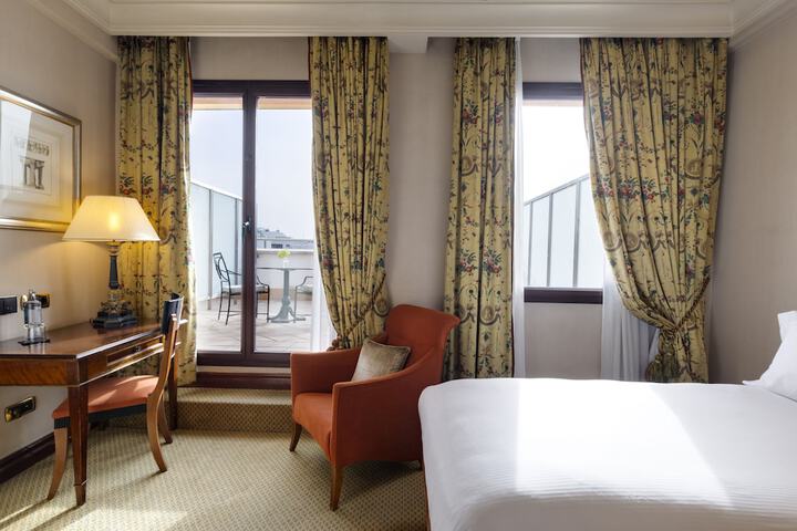 Room 15 of 156