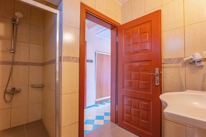 Room 33 of 209