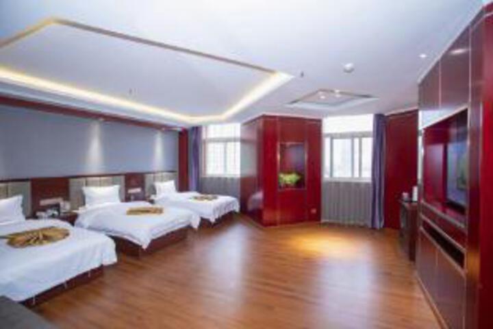 Room 8 of 8