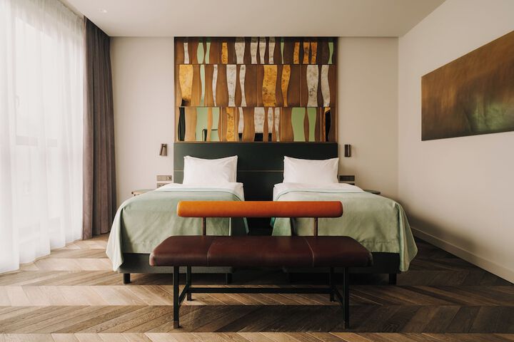 Room 48 of 92