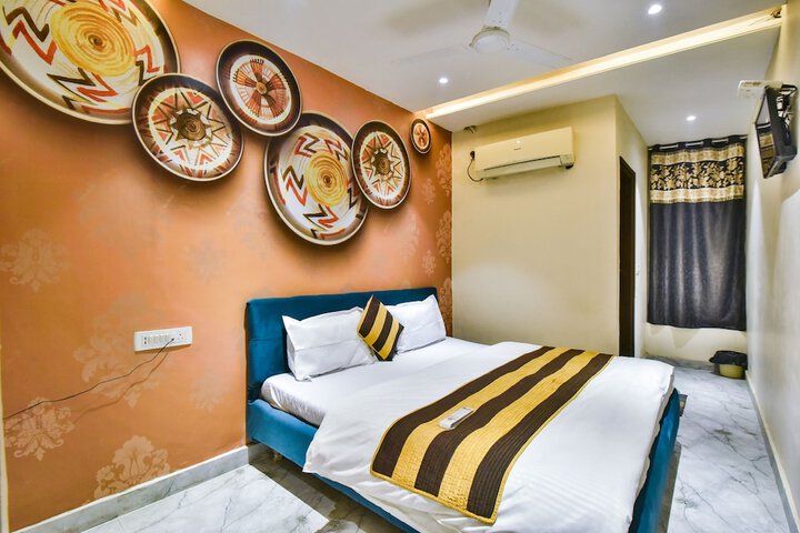 Room 8 of 24