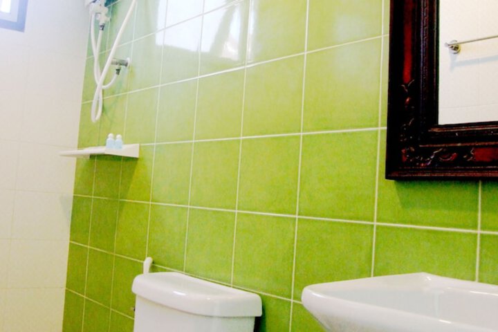 Room 18 of 28