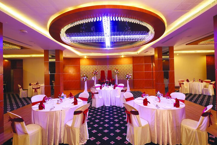 Ballroom/Hall 19 of 22