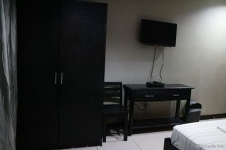 Room 13 of 20
