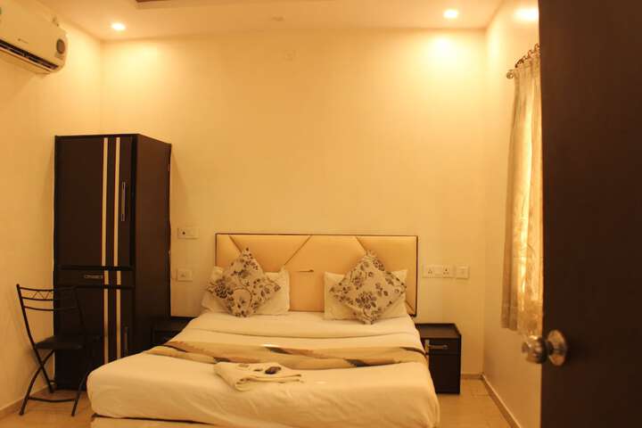 Room 4 of 15