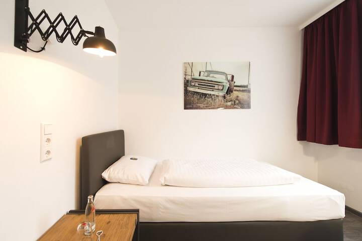 Room 5 of 42