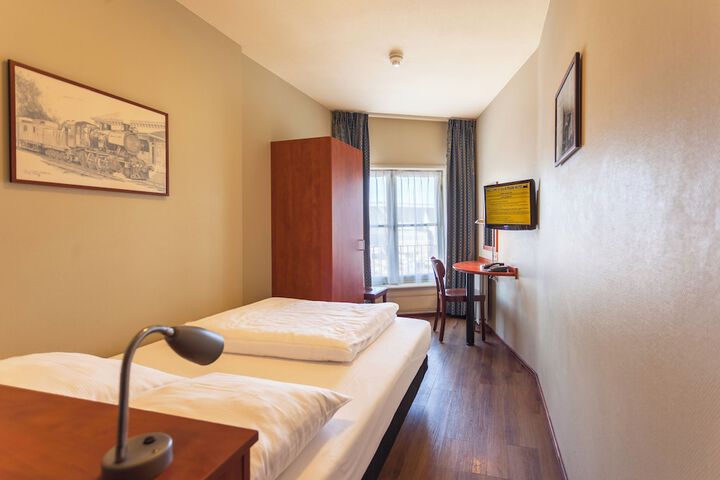 Room 43 of 118