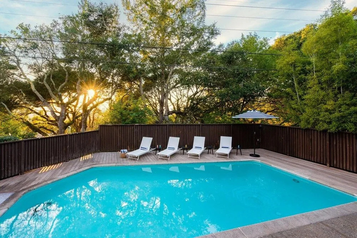 Pool 9 of 17