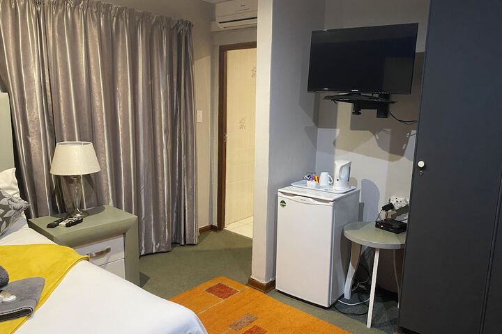 Room 13 of 77