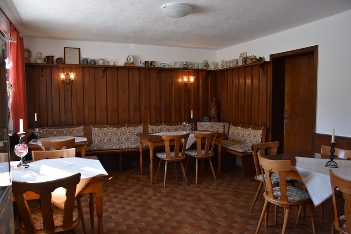 Dining 7 of 13