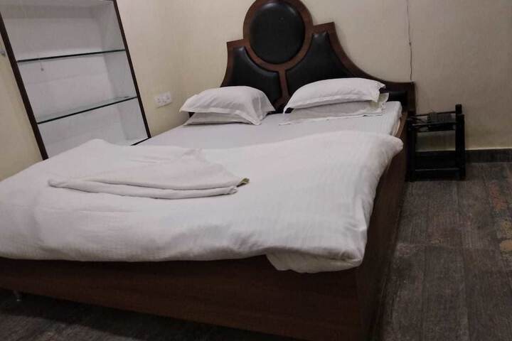 Room 3 of 117