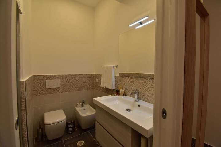 Room 18 of 25