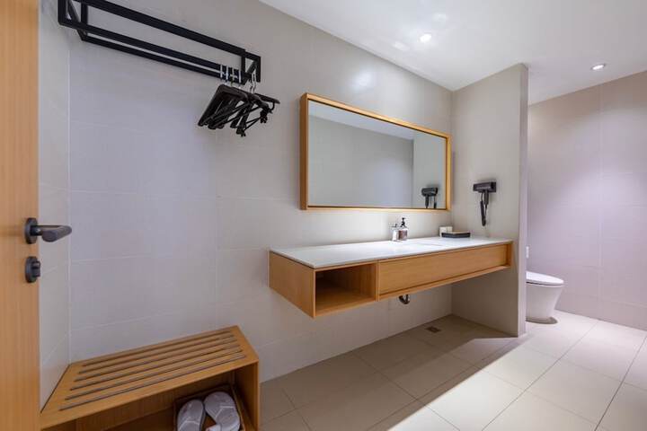 Room 35 of 51