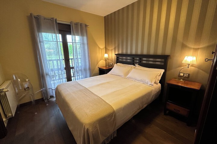 Room 8 of 77