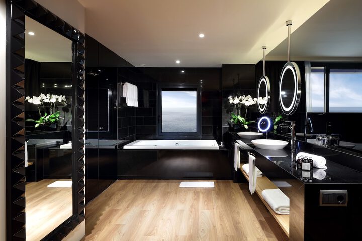 Room 44 of 140