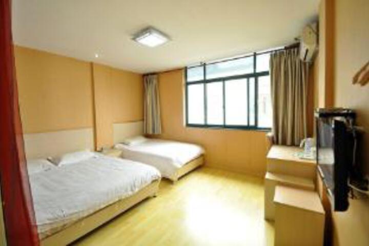 Room 4 of 6