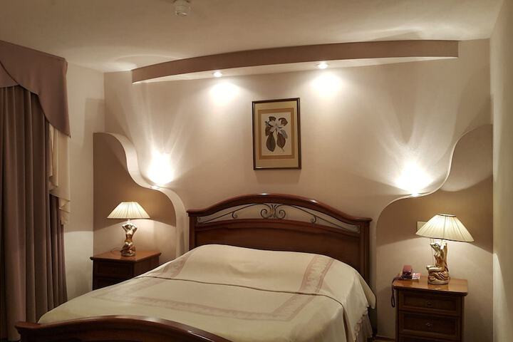 Room 12 of 107