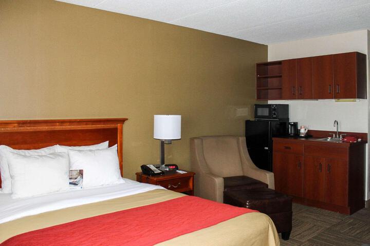 2 Queen Beds (2 of 9)