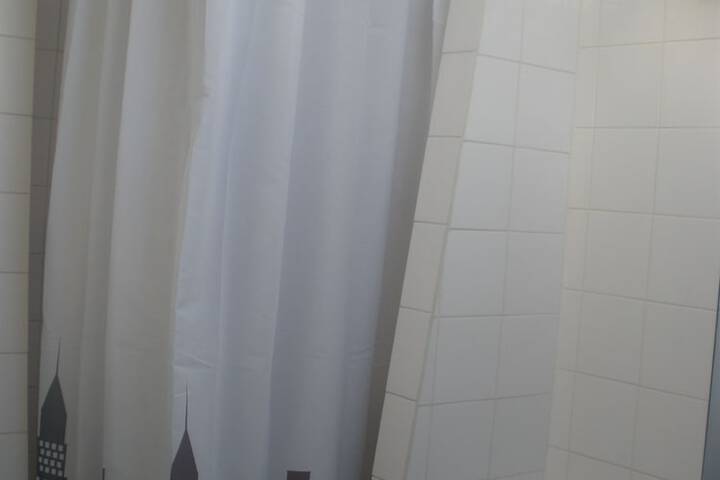 Room 7 of 16