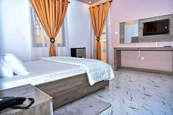 Room 4 of 11