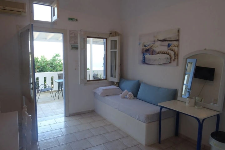 Room 4 of 17