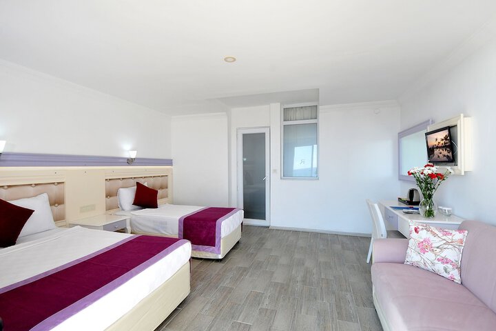 Room 6 of 42