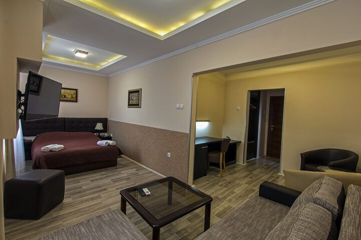 Room 8 of 36
