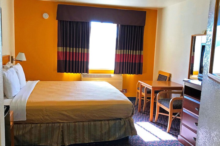 1 King Bed (2 of 5)