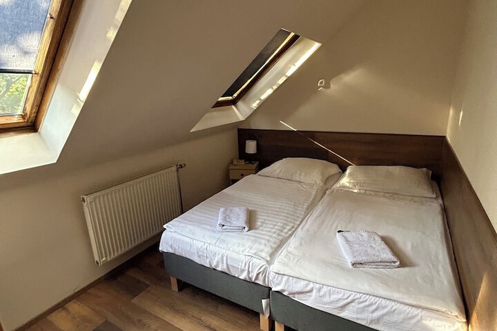Room 8 of 40