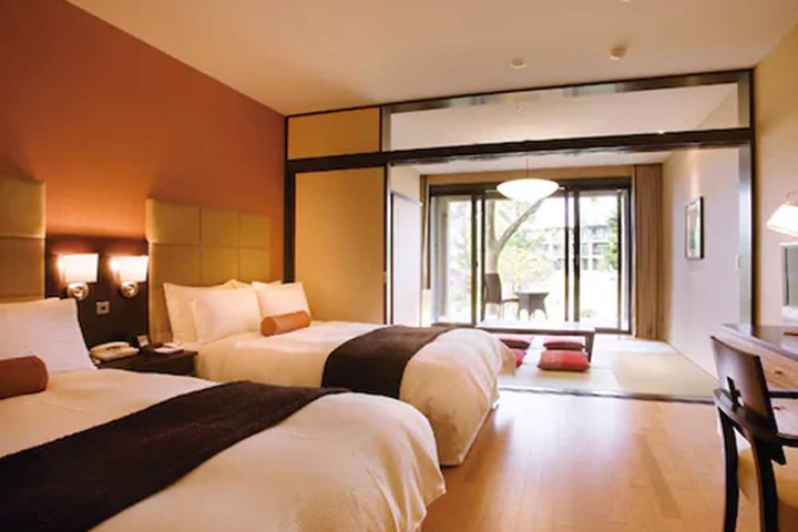 Room 9 of 29