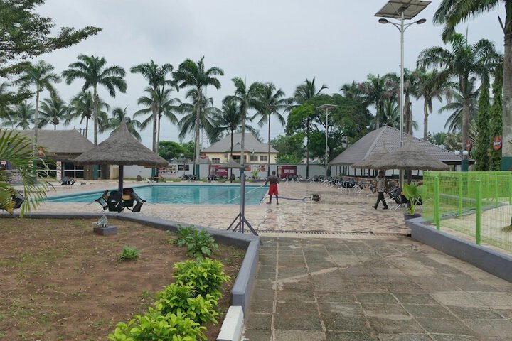 Pool 10 of 27