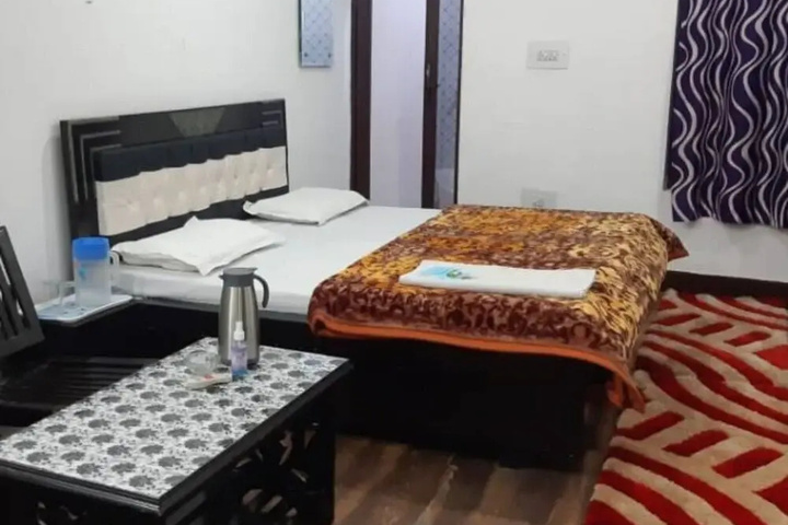 Room 5 of 8