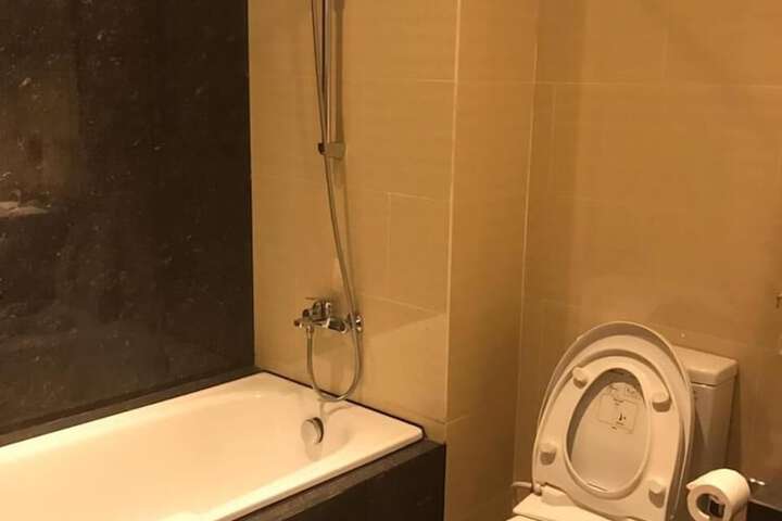 Room 17 of 24