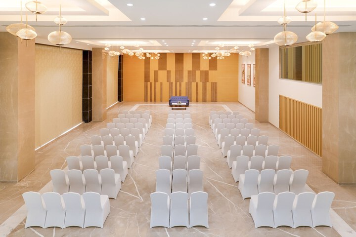 Ballroom/Hall 30 of 44