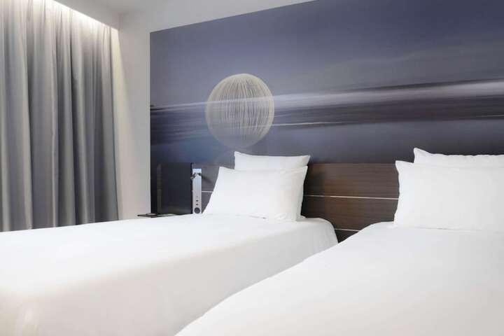 Room 42 of 178