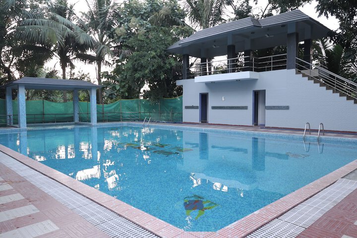 Pool 13 of 18
