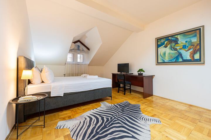 Room 16 of 52