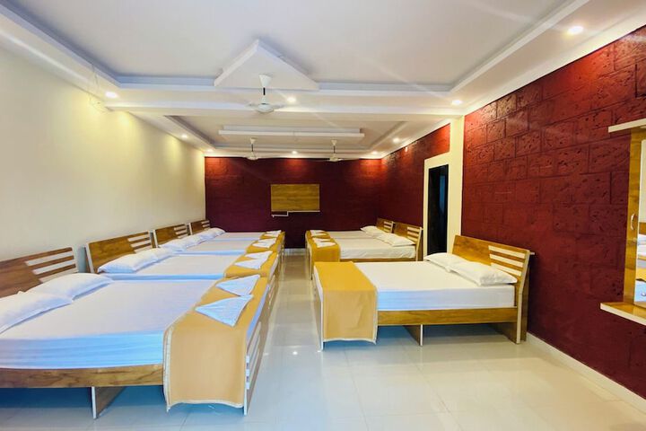 Room 9 of 34
