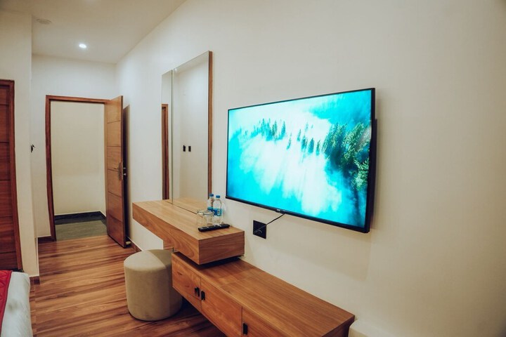 Room 8 of 19