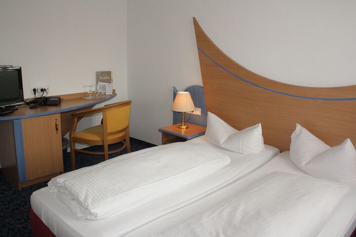 Room 11 of 42
