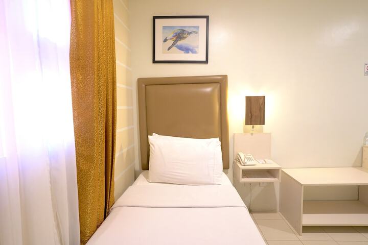 Room 32 of 81