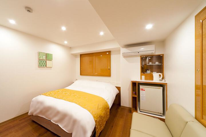 Room 10 of 27