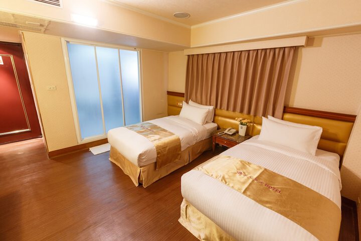Room 5 of 40