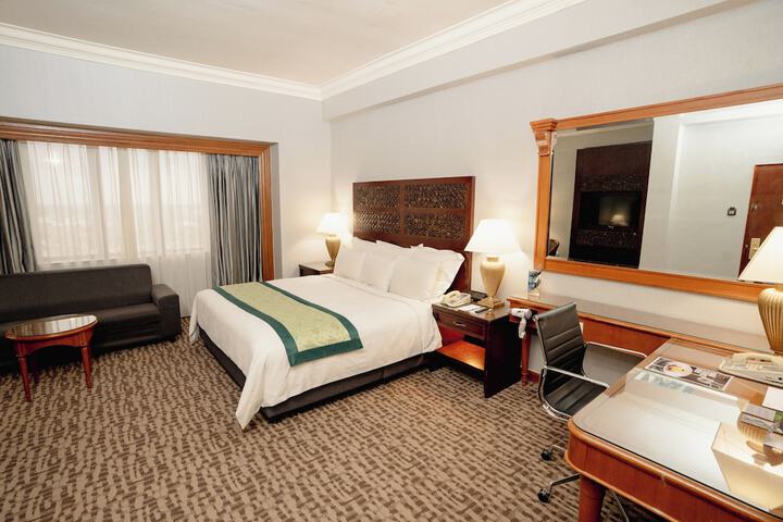 Room 12 of 66