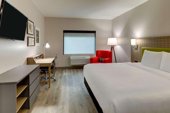 1 King Bed (13 of 14)